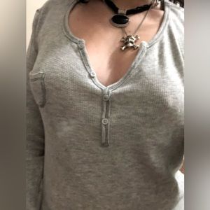 Long sleeve grey shirt with buttons